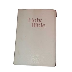 TEACHER REFERENCE BIBLE 2015 White New Living Translation Words of Christ in Red